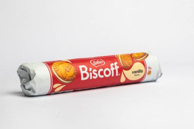 Londra, Birleşik Krallık, 22 Ekim 2025: - Beyaz arka planda bir paket nilüferli bisküvi