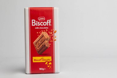 Londra, Birleşik Krallık, 22 Ekim 2025: - Biscoff Bisküvi Parçalı Sütlü Çikolata manzarası