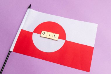 Grönland Bayrağı Mor Arkaplan Karşısında Yazı Okunan Yağlı