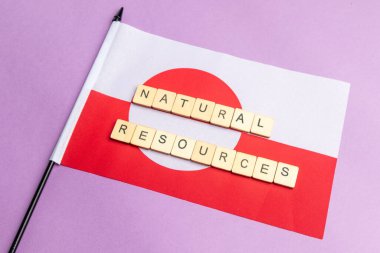 Grönland Bayrağı Mor Arkaplan Karşısında Doğal Kaynaklar Okunan İşaretli