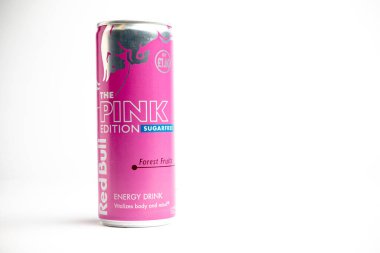 Londra, Birleşik Krallık, 17 Şubat 2026 Redbull Pembe Versiyonu 'nun beyaz arka planda bir görüntüsü