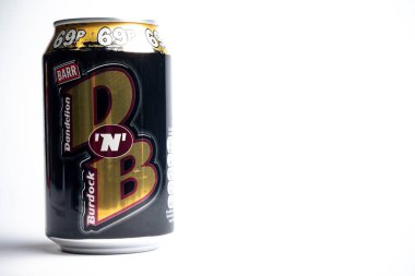 Londra, Birleşik Krallık, 17 Şubat 2026 - Beyaz arka planda bir kutu D n B görüntüsü