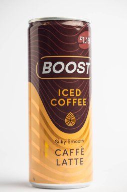 Londra, Birleşik Krallık, 23 Şubat 2026 - AG Barr tarafından yapılan bir kutu buzlu kahve sütlü kahve, büyük bir İngiliz içki imalatçısına karşı beyaz bir arka plan