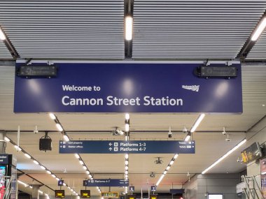 Londra, Birleşik Krallık, 2 Mart 2026 Canon Caddesi Tren İstasyonu Girişi. Londra Ana Hattı Terminal İstasyonu