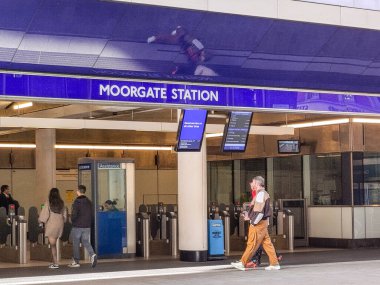 Londra, Birleşik Krallık, 2 Mart 2026 Moorgate Tren İstasyonu Girişi. Londra Ana Hattı Terminal İstasyonu