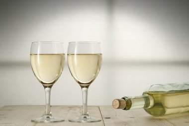 Ekmek şarap doğal ahşap üzerine