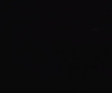 Doğal anamorfik mavi ışıklandırması olan kusursuz bir döngü olan teknolojik mavi optik lens parlıyor..