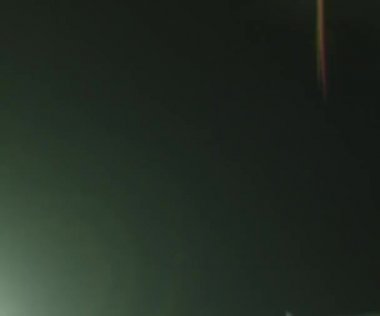 Doğal anamorfik mavi ışıklandırması olan kusursuz bir döngü olan teknolojik mavi optik lens parlıyor..