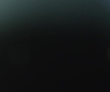 Doğal anamorfik mavi ışıklandırması olan kusursuz bir döngü olan teknolojik mavi optik lens parlıyor..