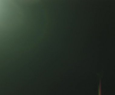 Doğal anamorfik mavi ışıklandırması olan kusursuz bir döngü olan teknolojik mavi optik lens parlıyor..