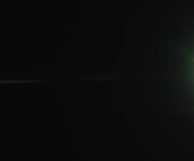 Doğal anamorfik mavi ışıklandırması olan kusursuz bir döngü olan teknolojik mavi optik lens parlıyor..