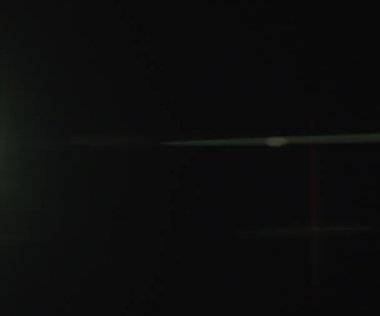 Doğal anamorfik mavi ışıklandırması olan kusursuz bir döngü olan teknolojik mavi optik lens parlıyor..