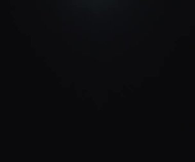 Doğal anamorfik mavi ışıklandırması olan kusursuz bir döngü olan teknolojik mavi optik lens parlıyor..