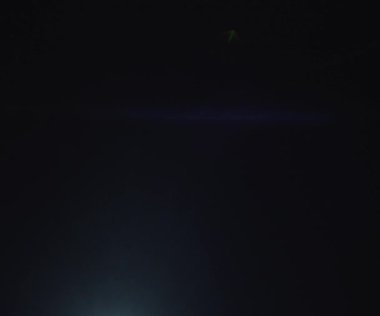 Doğal anamorfik mavi ışıklandırması olan kusursuz bir döngü olan teknolojik mavi optik lens parlıyor..