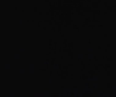 Doğal anamorfik mavi ışıklandırması olan kusursuz bir döngü olan teknolojik mavi optik lens parlıyor..
