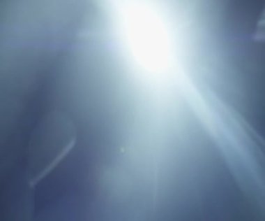 Doğal anamorfik mavi ışıklandırması olan kusursuz bir döngü olan teknolojik mavi optik lens parlıyor..