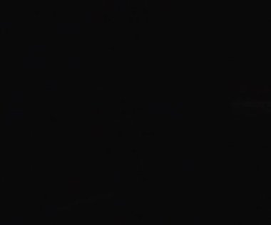 Doğal anamorfik mavi ışıklandırması olan kusursuz bir döngü olan teknolojik mavi optik lens parlıyor..