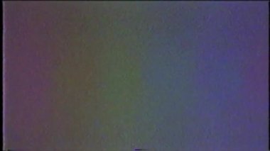 Arıza gürültü statik televizyon VFX paketi. Görsel video efektleri arkaplan çizgileri, TV ekranı gürültü arızası efekti. Video arkaplanı, görüntü düzenleme, giriş ve logo için geçiş efekti ses ile ortaya çıkar.