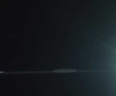 Doğal anamorfik mavi ışıklandırması olan kusursuz bir döngü olan teknolojik mavi optik lens parlıyor..