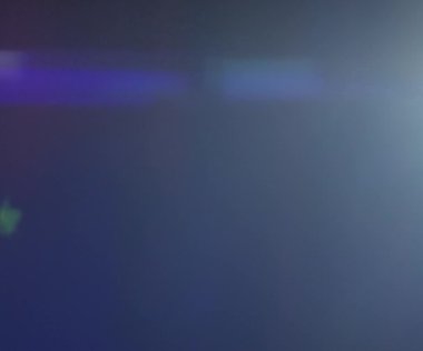 Doğal anamorfik mavi ışıklandırması olan kusursuz bir döngü olan teknolojik mavi optik lens parlıyor..