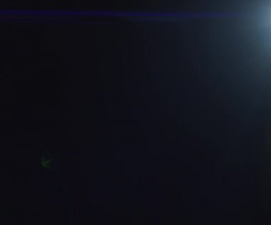 Doğal anamorfik mavi ışıklandırması olan kusursuz bir döngü olan teknolojik mavi optik lens parlıyor..