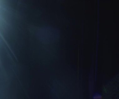 Doğal anamorfik mavi ışıklandırması olan kusursuz bir döngü olan teknolojik mavi optik lens parlıyor..