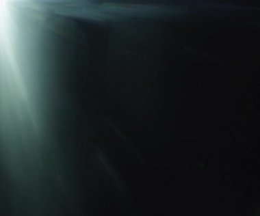 Doğal anamorfik mavi ışıklandırması olan kusursuz bir döngü olan teknolojik mavi optik lens parlıyor..