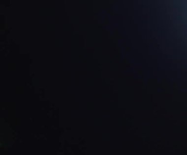 Doğal anamorfik mavi ışıklandırması olan kusursuz bir döngü olan teknolojik mavi optik lens parlıyor..