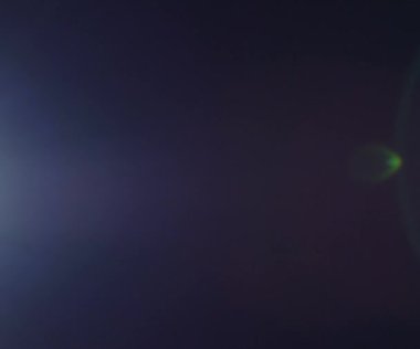 Doğal anamorfik mavi ışıklandırması olan kusursuz bir döngü olan teknolojik mavi optik lens parlıyor..