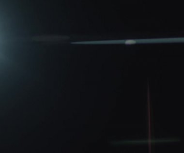 Doğal anamorfik mavi ışıklandırması olan kusursuz bir döngü olan teknolojik mavi optik lens parlıyor..