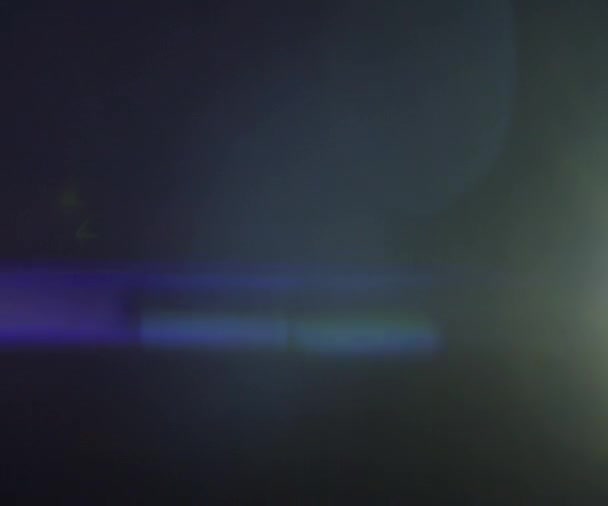 Technika modrý optický objektiv světlice přechod, který je bezešvé smyčka s přírodním anamorfní modré osvětlení. — Stock video