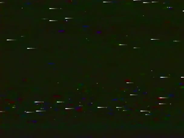 VHS defectos reales ruido y artefactos, fallos de una cinta vieja, pantalla negra — Vídeos de Stock
