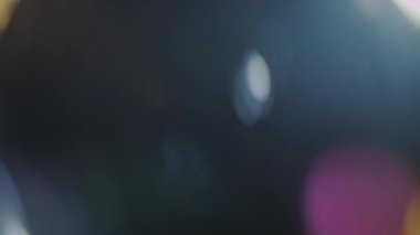 Doğal anamorfik mavi ışıklandırması olan kusursuz bir döngü olan teknolojik mavi optik lens parlıyor..