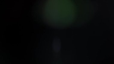 Doğal anamorfik mavi ışıklandırması olan kusursuz bir döngü olan teknolojik mavi optik lens parlıyor..