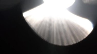 Optik mercek patlaması, Işık sızıntısı, Stüdyo patlaması.