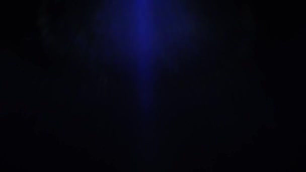 Τεχνικός μπλε οπτικός φακός εκρήγνυται μετάβαση που είναι μια αδιάλειπτη βρόχο με φυσικό anamorphic μπλε φωτισμό. — Αρχείο Βίντεο