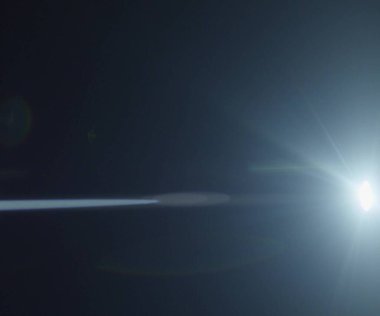 Teknolojik mavi optik lens, doğal anamorfik mavi ışıklandırması olan kusursuz bir döngü. 4K hareket grafikleri için harika.