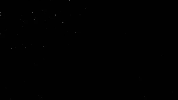 Gece Gökyüzünde Büyük Ateş 'ten yükselen güzel, yakıcı kıvılcımlar. Kara Arkaplan Yavaş Hareketindeki Soyut İzole Ateş Parlayan Parçacıkları. Döngülü 3D animasyon. Hareket eden taraf. 4k Ultra HD 3840x2160.