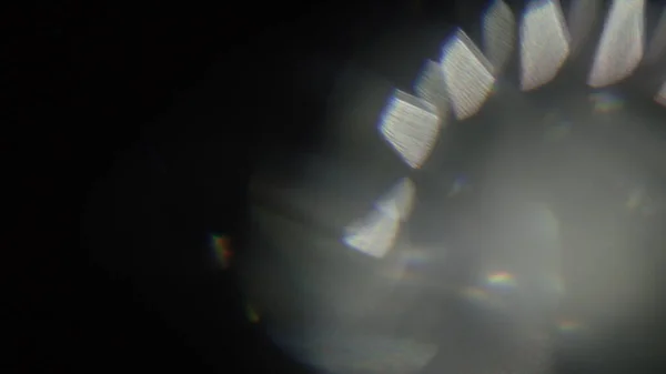 Karanlıkta 4k Soyut Kristal Bokeh. Düzenleme için arkaplanı üst üste koy. Işık Sızıntısı 4K görüntüsü