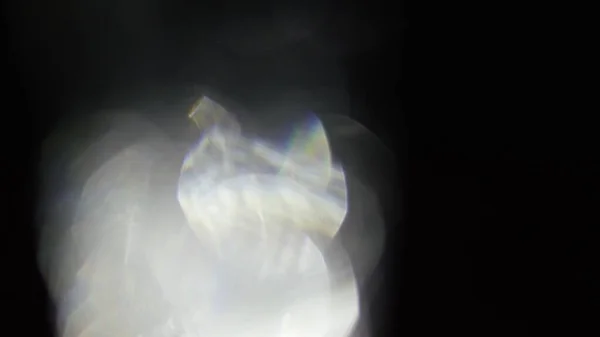 Karanlıkta 4k Soyut Kristal Bokeh. Düzenleme için arkaplanı üst üste koy. Işık Sızıntısı 4K görüntüsü