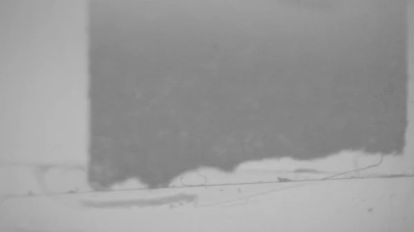 Hasarlı film yüzeyinde gürültü, toz ve tahıl. Dinamik film yuvarlanma etkisi. 16 mm, 35 mm bant dokusu. Aşırı açıkta kalan şeridin retrovintage etkisi. 4K canlandırması