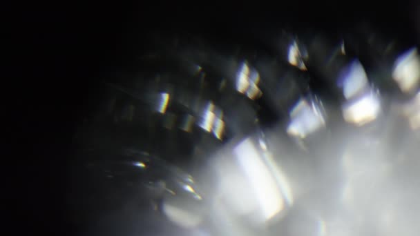 4k Bokeh cristal abstracto en la oscuridad. Fondo superpuesto para la edición. Fugas de luz luminosa — Vídeo de stock