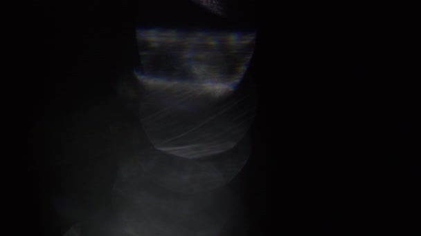 Karanlıkta 4k Soyut Kristal Bokeh. Düzenleme için arkaplanı üst üste koy. Parlak Işık Sızıntısı — Stok video
