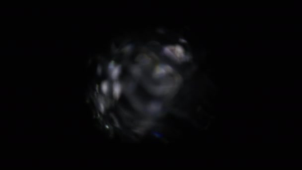 4k Bokeh cristal abstracto en la oscuridad. Fondo superpuesto para la edición. Fugas de luz luminosa — Vídeo de stock