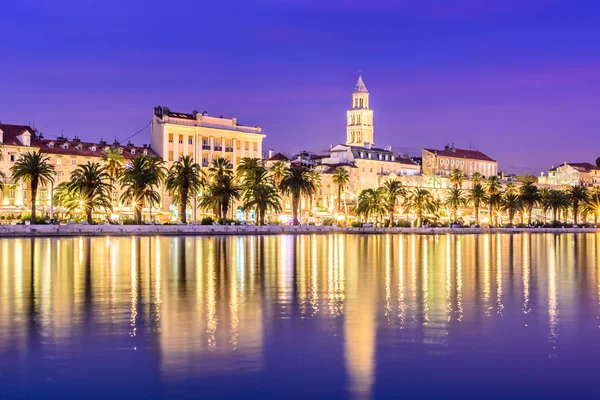 Split Croacia costa frente al mar . — Foto de Stock