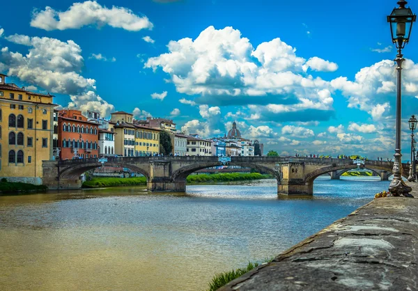 Firenze Olaszország Arno folyó. — Stock Fotó