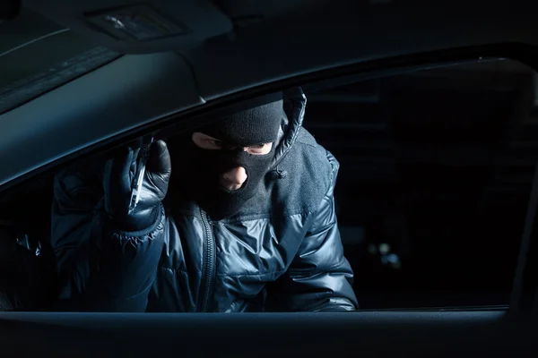 Car robber at night — Stock Photo, Image