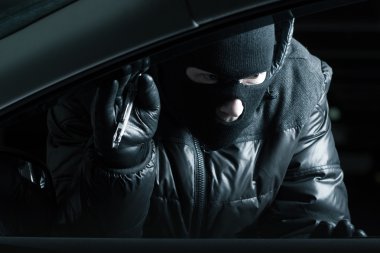 Geceleri araba hırsız