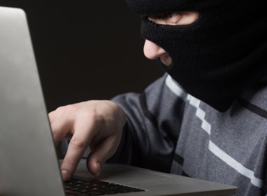 Maskeli hacker