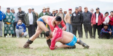 Moğolistan Naadam festival süresince güreş.